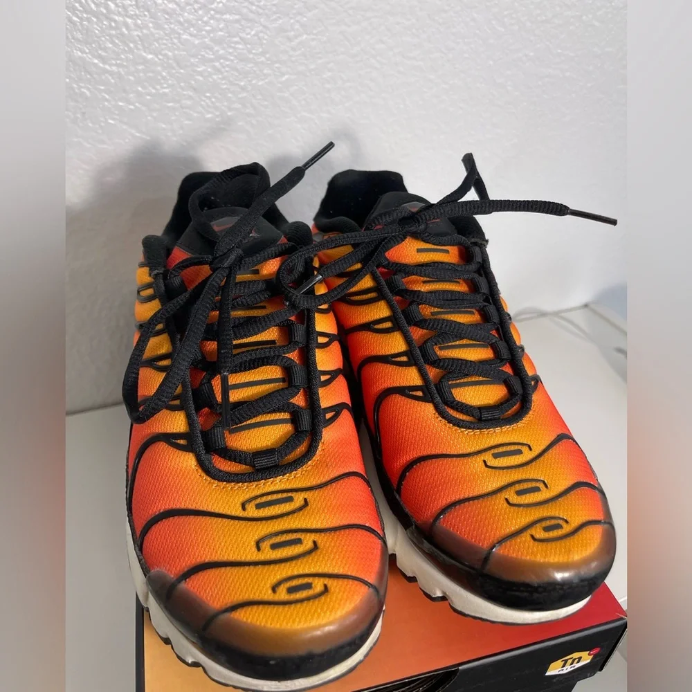 Nike AIRMAX Plus Sunset Sneakers Black and Orange Flame GS - Picture 7 of 11
